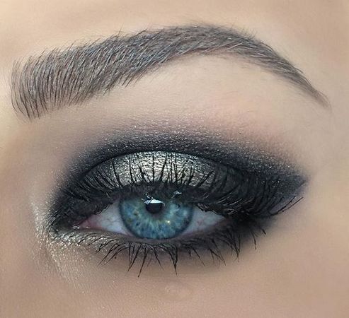 Dramatic Makeup For Blue Eyes 