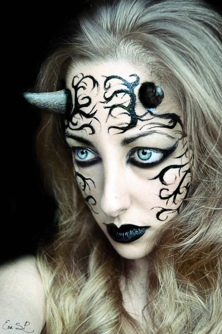 Halloween eye makeup