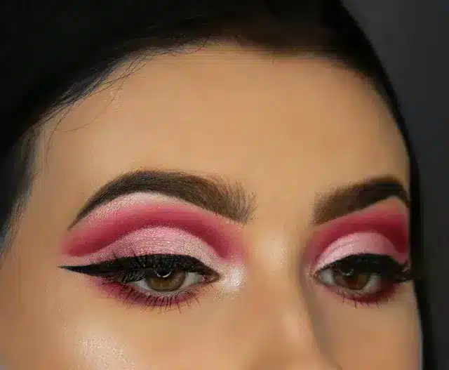 cut crease look on eyes in pink shade