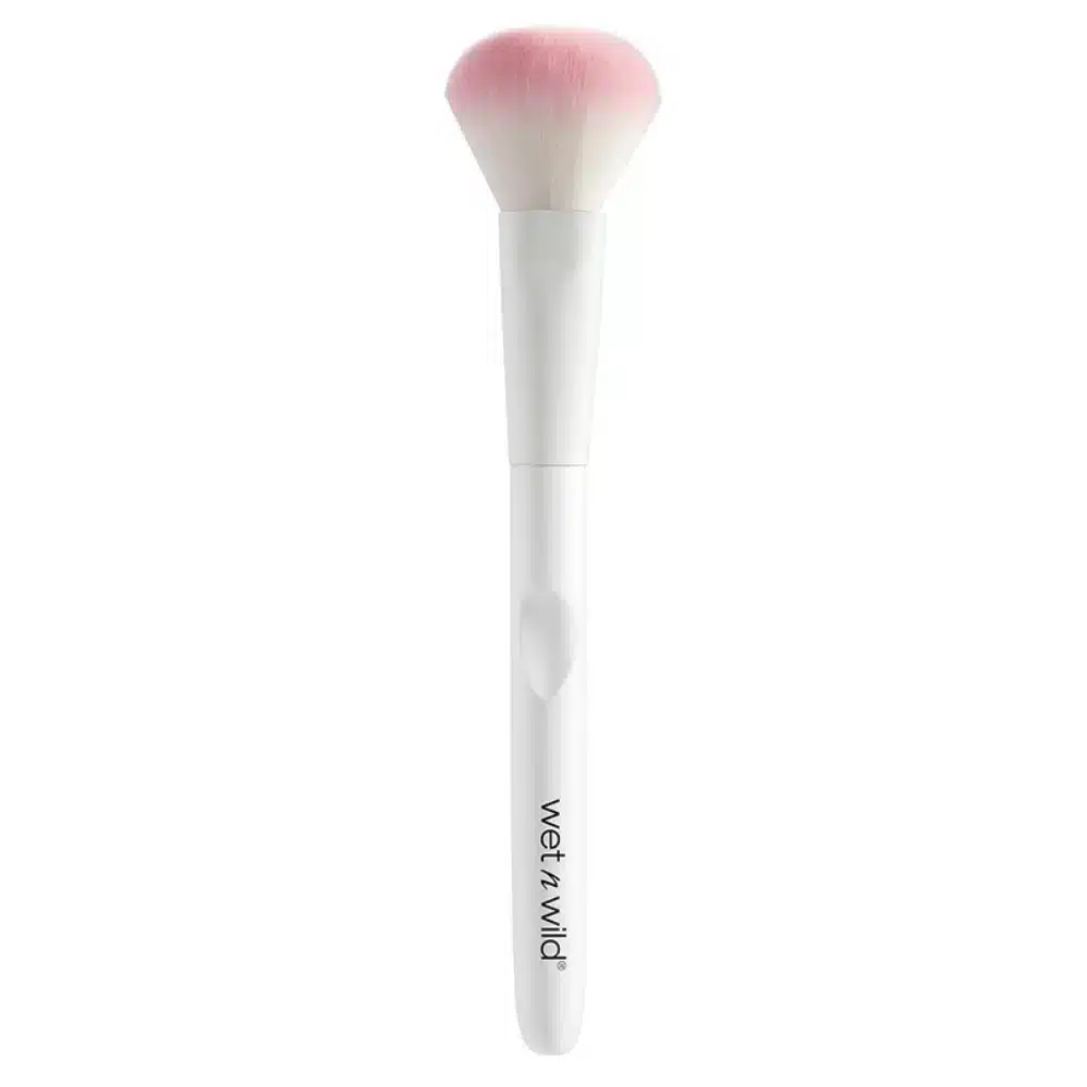 wet and wild blush brush in white color with soft pink bristles